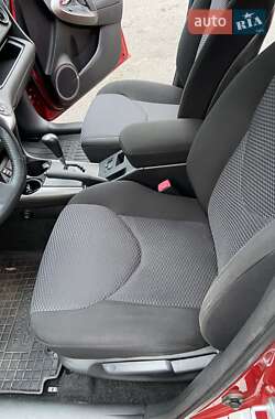 Внедорожник / Кроссовер Toyota RAV4 2012 в 