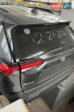 Внедорожник / Кроссовер Toyota RAV4 2022 в 