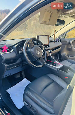 Внедорожник / Кроссовер Toyota RAV4 2023 в Рахове