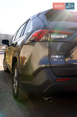 Внедорожник / Кроссовер Toyota RAV4 2022 в 