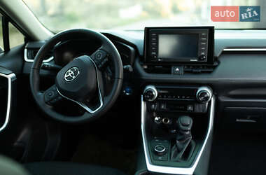 Внедорожник / Кроссовер Toyota RAV4 2022 в 