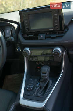 Внедорожник / Кроссовер Toyota RAV4 2022 в 
