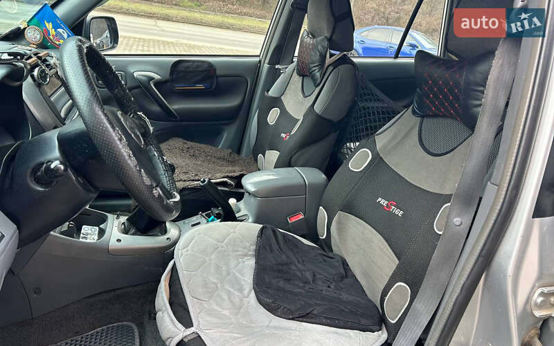 Внедорожник / Кроссовер Toyota RAV4 2002 в Черновцах