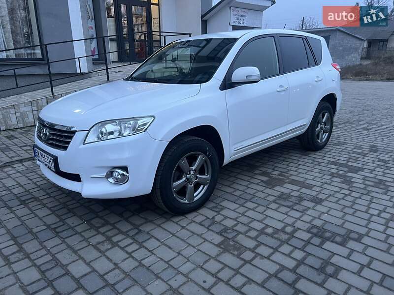 Позашляховик / Кросовер Toyota RAV4 2012 в Рівному