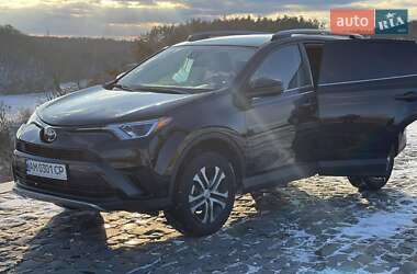 Позашляховик / Кросовер Toyota RAV4 2017 в Житомирі