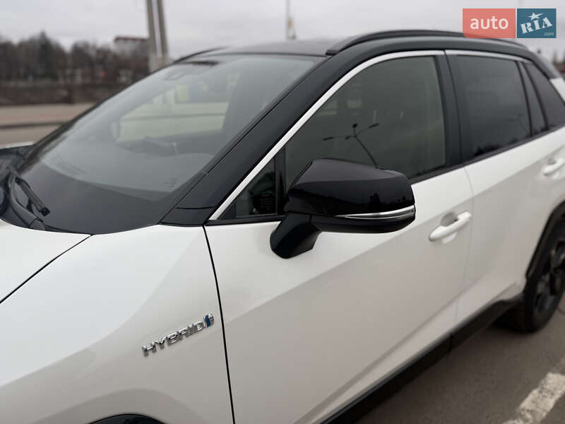 Позашляховик / Кросовер Toyota RAV4 2020 в Сумах
