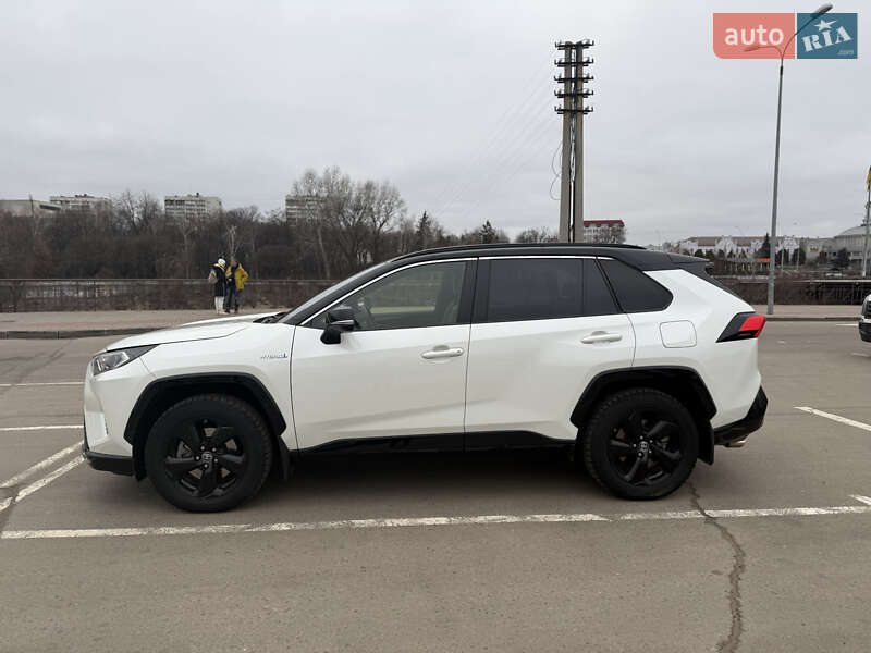 Позашляховик / Кросовер Toyota RAV4 2020 в Сумах
