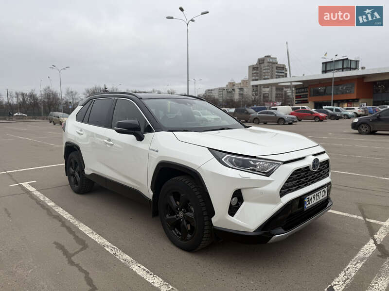Позашляховик / Кросовер Toyota RAV4 2020 в Сумах