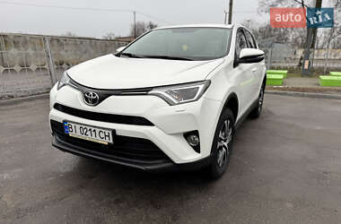 Внедорожник / Кроссовер Toyota RAV4 2016 в 
