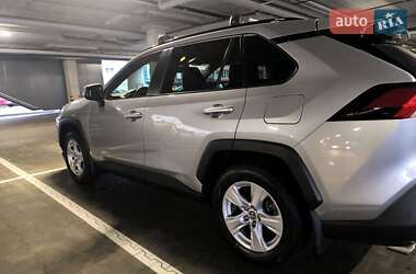 Внедорожник / Кроссовер Toyota RAV4 2020 в Киеве