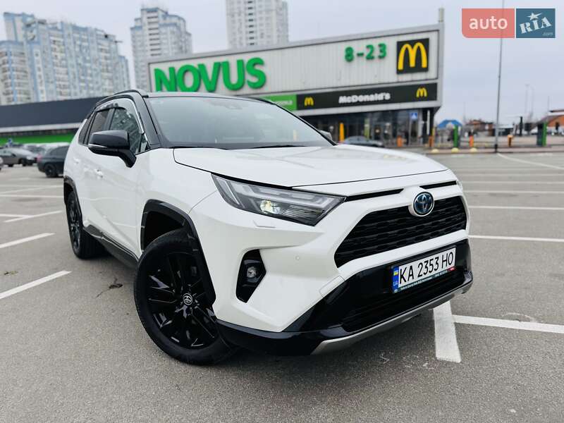 Внедорожник / Кроссовер Toyota RAV4 2022 в Киеве