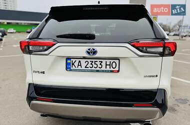 Внедорожник / Кроссовер Toyota RAV4 2022 в Киеве