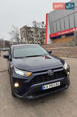 Позашляховик / Кросовер Toyota RAV4 2021 в Харкові