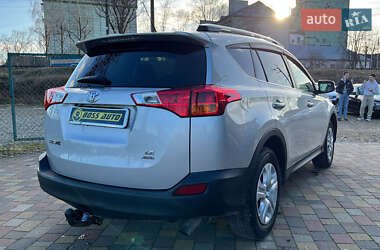 Внедорожник / Кроссовер Toyota RAV4 2015 в 