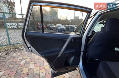 Внедорожник / Кроссовер Toyota RAV4 2015 в 