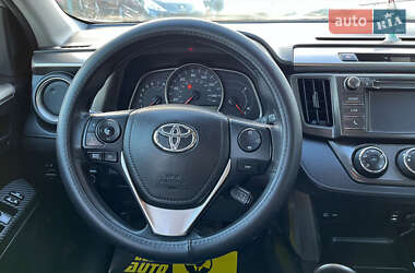Внедорожник / Кроссовер Toyota RAV4 2015 в 