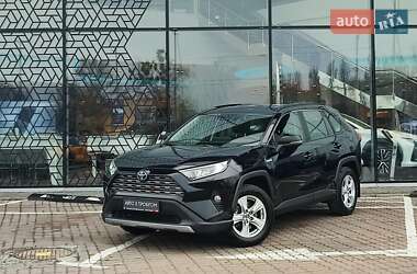 Внедорожник / Кроссовер Toyota RAV4 2019 в Киеве