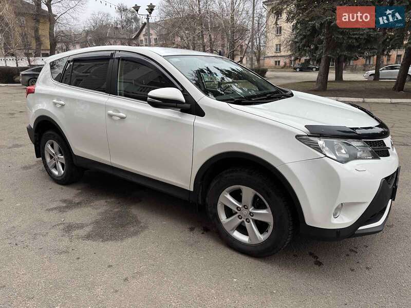 Внедорожник / Кроссовер Toyota RAV4 2013 в 