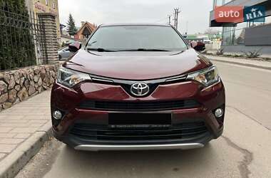 Внедорожник / Кроссовер Toyota RAV4 2017 в Киеве