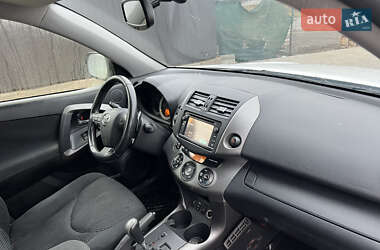 Внедорожник / Кроссовер Toyota RAV4 2012 в 
