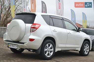 Внедорожник / Кроссовер Toyota RAV4 2011 в 