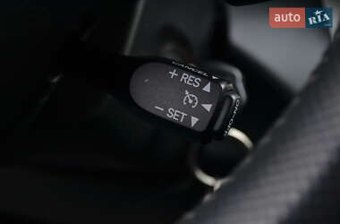 Внедорожник / Кроссовер Toyota RAV4 2011 в 