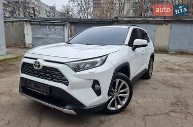 Внедорожник / Кроссовер Toyota RAV4 2019 в Харькове