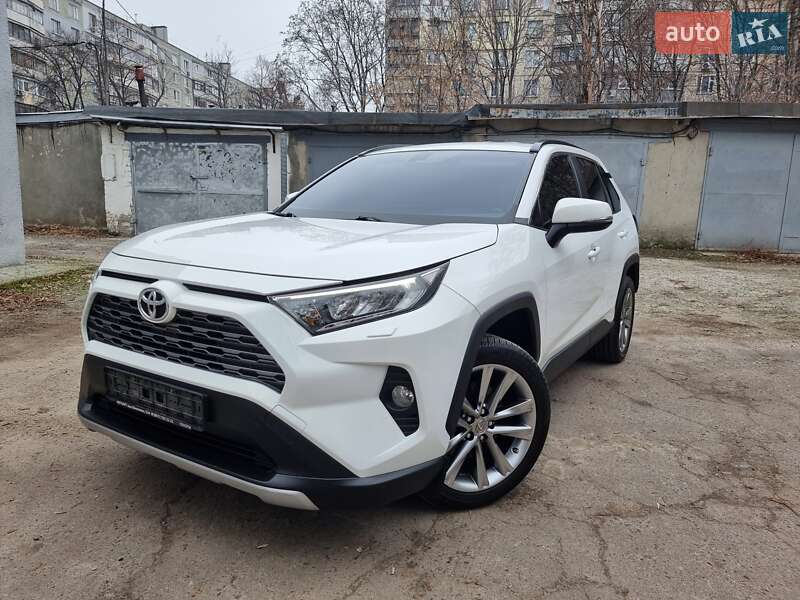 Внедорожник / Кроссовер Toyota RAV4 2019 в Харькове
