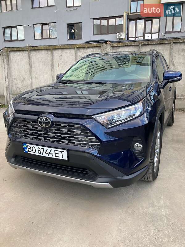 Внедорожник / Кроссовер Toyota RAV4 2021 в Тернополе