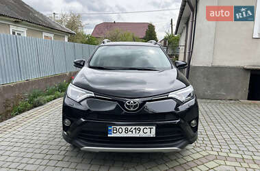 Внедорожник / Кроссовер Toyota RAV4 2016 в Городке