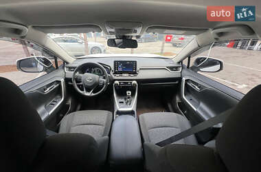 Внедорожник / Кроссовер Toyota RAV4 2020 в Рокитном