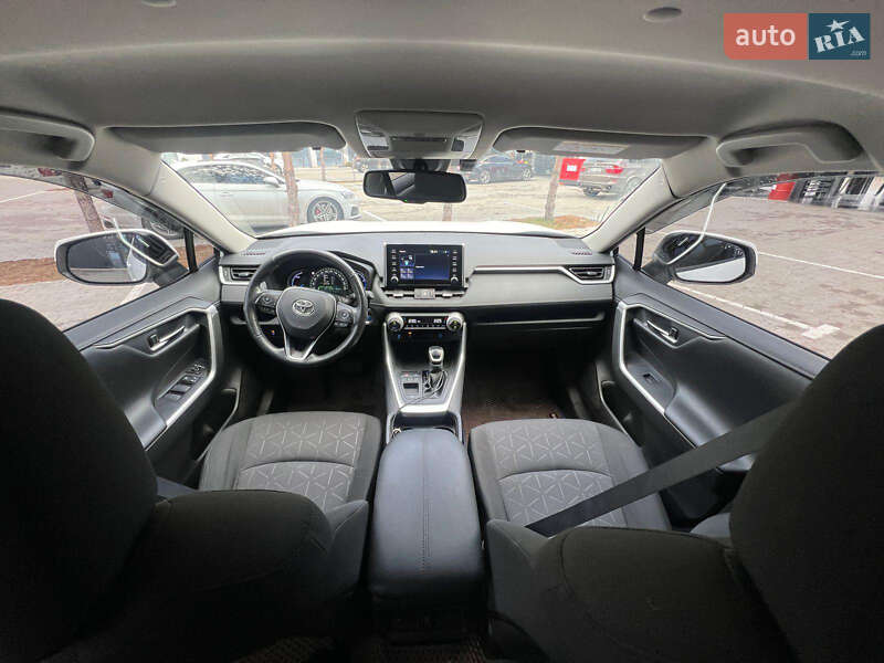 Позашляховик / Кросовер Toyota RAV4 2020 в Рокитному