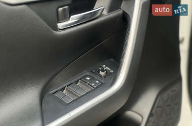 Внедорожник / Кроссовер Toyota RAV4 2020 в Рокитном
