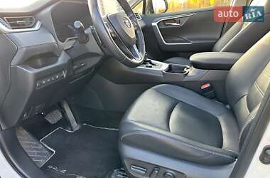 Внедорожник / Кроссовер Toyota RAV4 2019 в 