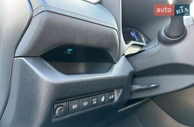 Внедорожник / Кроссовер Toyota RAV4 2019 в 