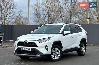 Позашляховик / Кросовер Toyota RAV4 2021 в Дніпрі