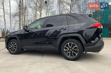 Внедорожник / Кроссовер Toyota RAV4 2021 в Киеве