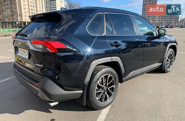 Внедорожник / Кроссовер Toyota RAV4 2021 в Киеве