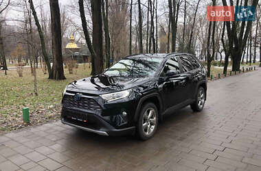 Внедорожник / Кроссовер Toyota RAV4 2019 в Киеве