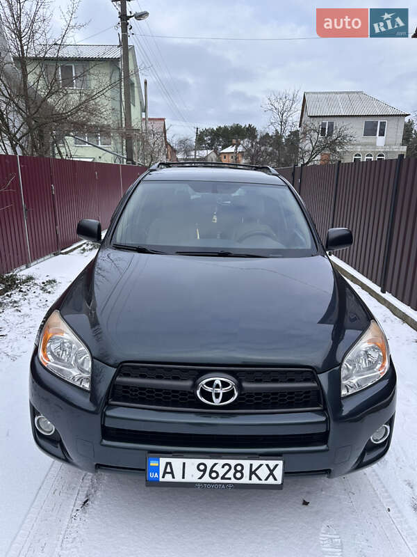 Внедорожник / Кроссовер Toyota RAV4 2012 в Вышгороде