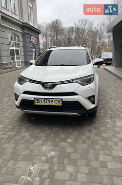 Внедорожник / Кроссовер Toyota RAV4 2017 в Полтаве