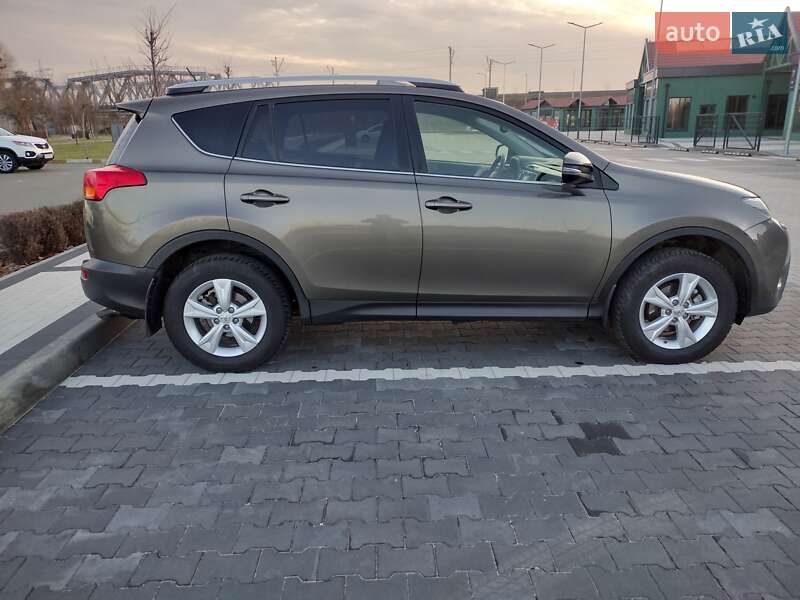 Позашляховик / Кросовер Toyota RAV4 2013 в Ірпені