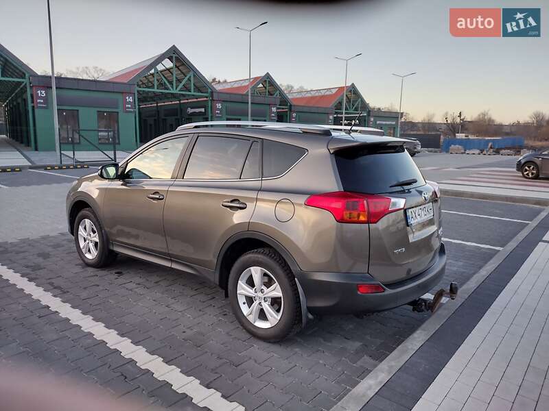 Позашляховик / Кросовер Toyota RAV4 2013 в Ірпені