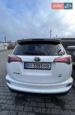 Внедорожник / Кроссовер Toyota RAV4 2018 в 