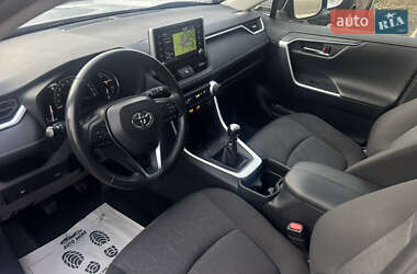 Внедорожник / Кроссовер Toyota RAV4 2019 в Ужгороде