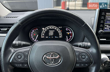 Внедорожник / Кроссовер Toyota RAV4 2019 в Ужгороде