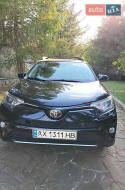 Внедорожник / Кроссовер Toyota RAV4 2015 в 