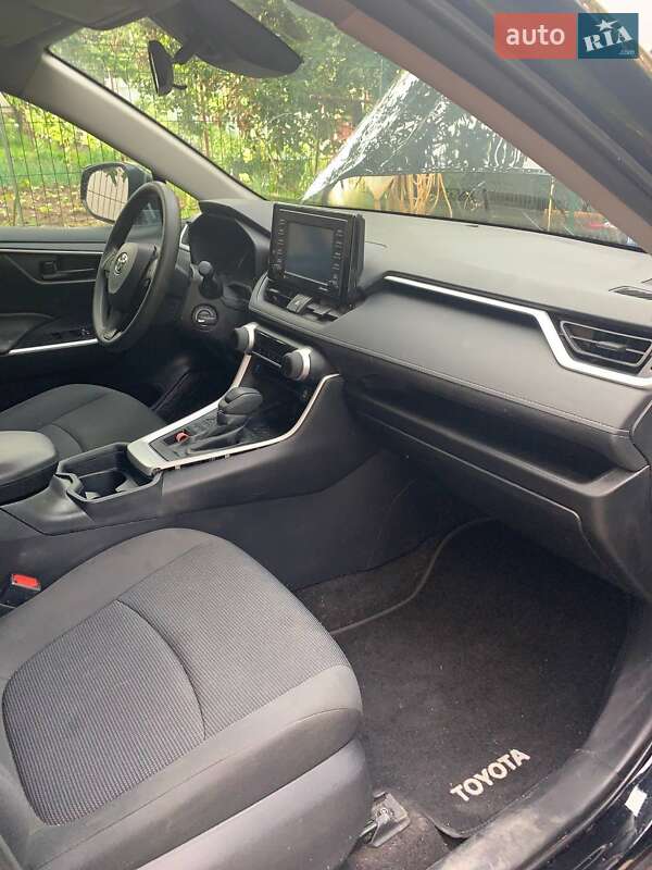 Внедорожник / Кроссовер Toyota RAV4 2020 в Полтаве