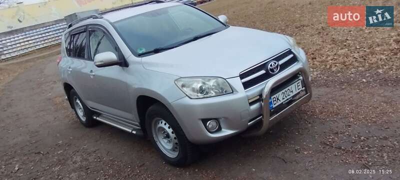 Внедорожник / Кроссовер Toyota RAV4 2009 в Ровно