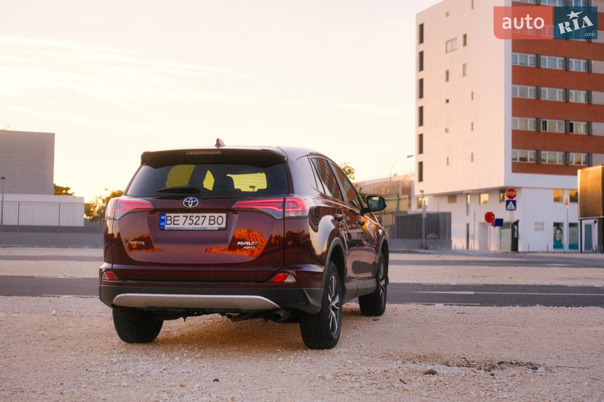 2016 Toyota RAV 4 - мініатюра 6